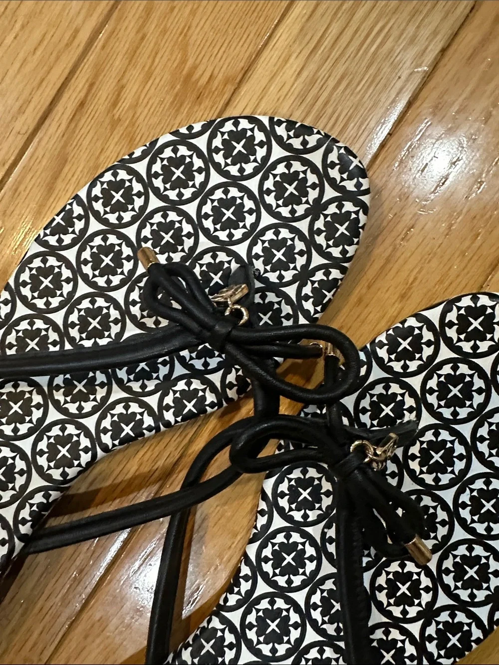 🔥kate spade Black & White Geometric Tie-Strap Sandals